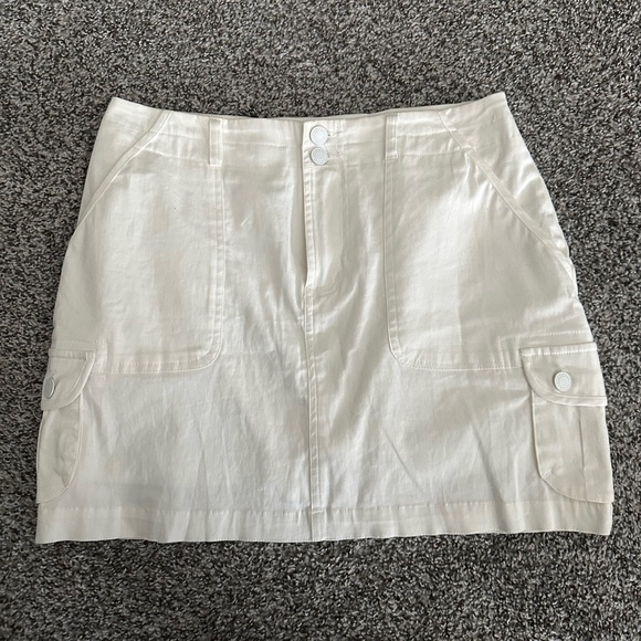 Klassy Network White Skort - Picture 3 of 5